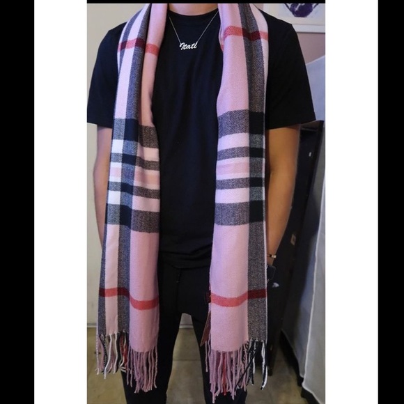 Pink scarf - Picture 2 of 4